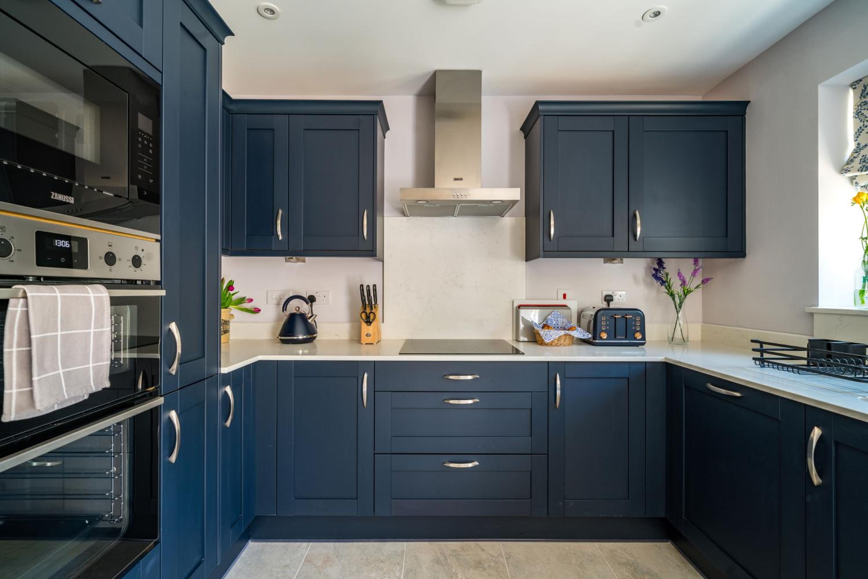 Fleming Cottage - Contemporary Cotswold Home view 2