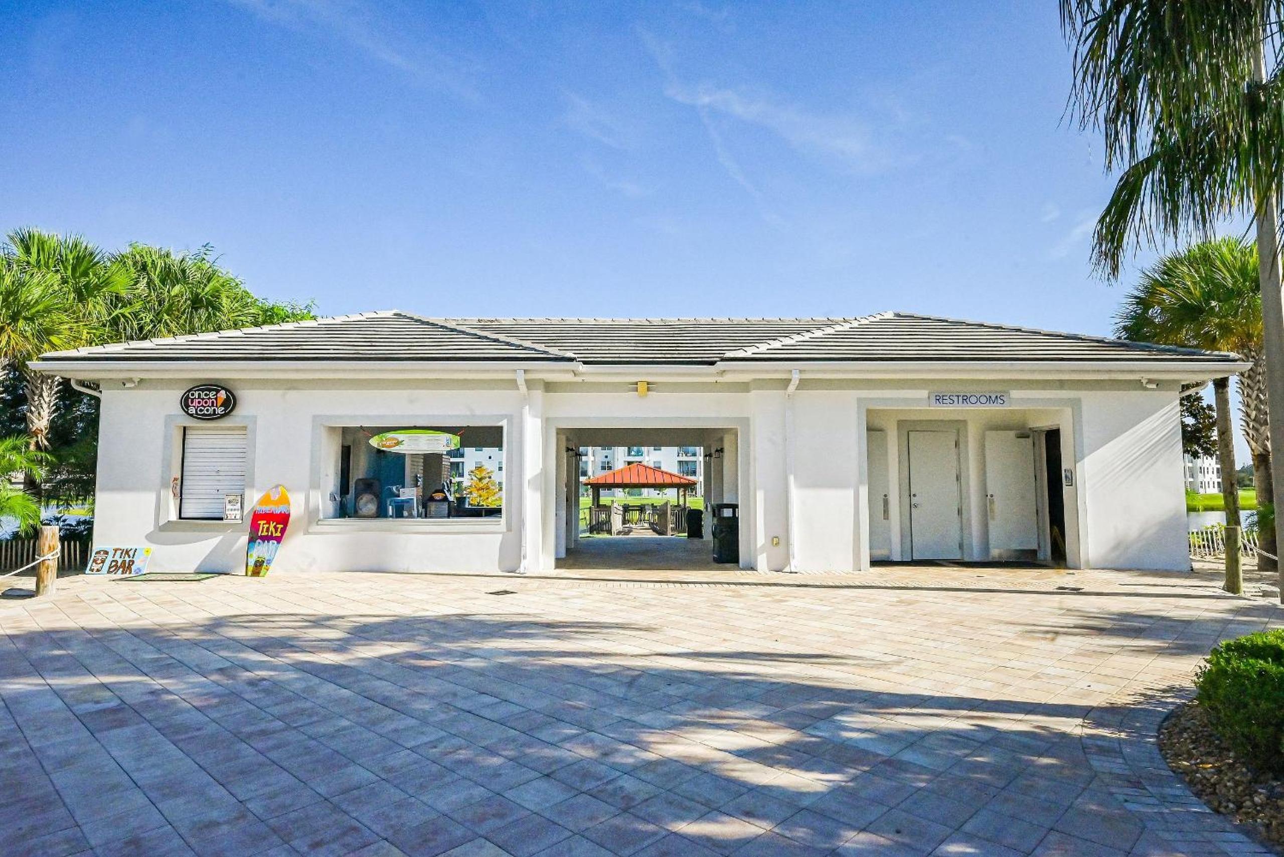 Lake view Luxury Condo at Storey Lakes