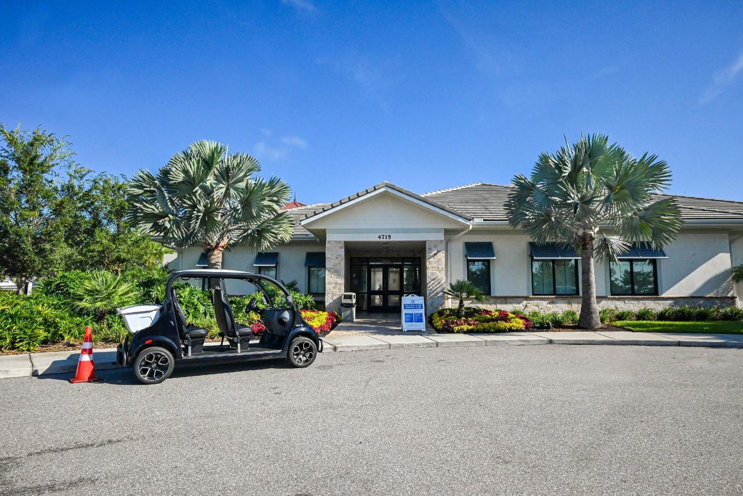 Lake view Luxury Condo at Storey Lakes