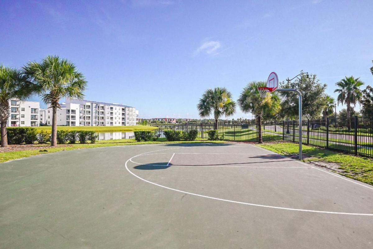 Lake view Luxury Condo at Storey Lakes