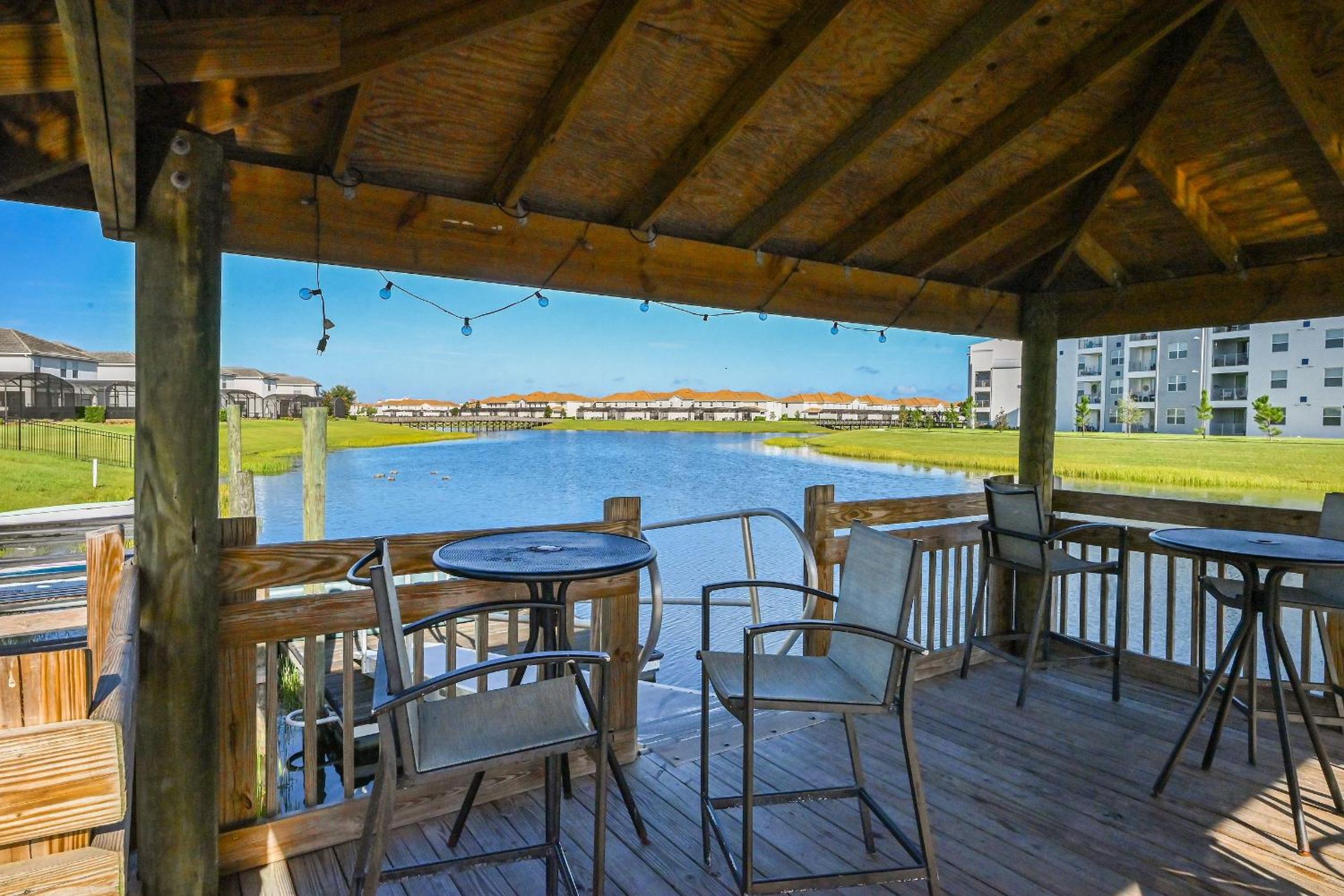 Lake view Luxury Condo at Storey Lakes
