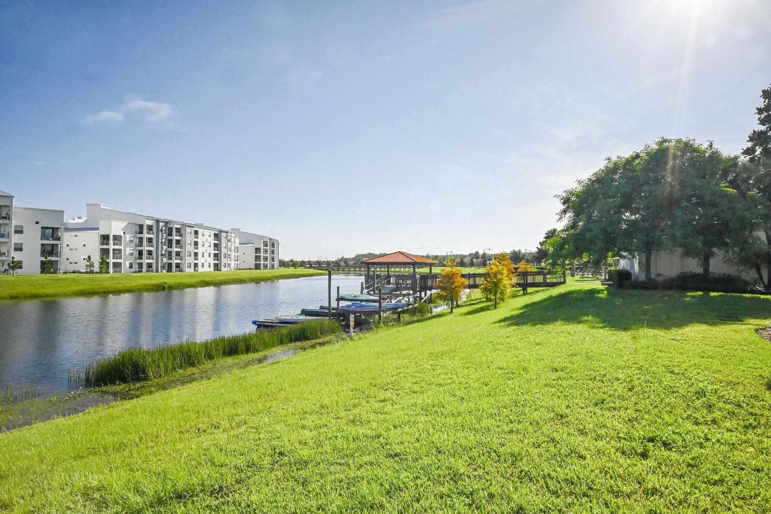Lake view Luxury Condo at Storey Lakes