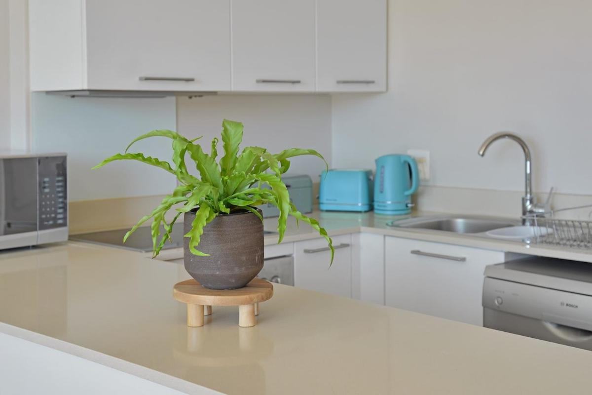 Modern 1-Bed V&A Waterfront Canal & Harbor Views view 4