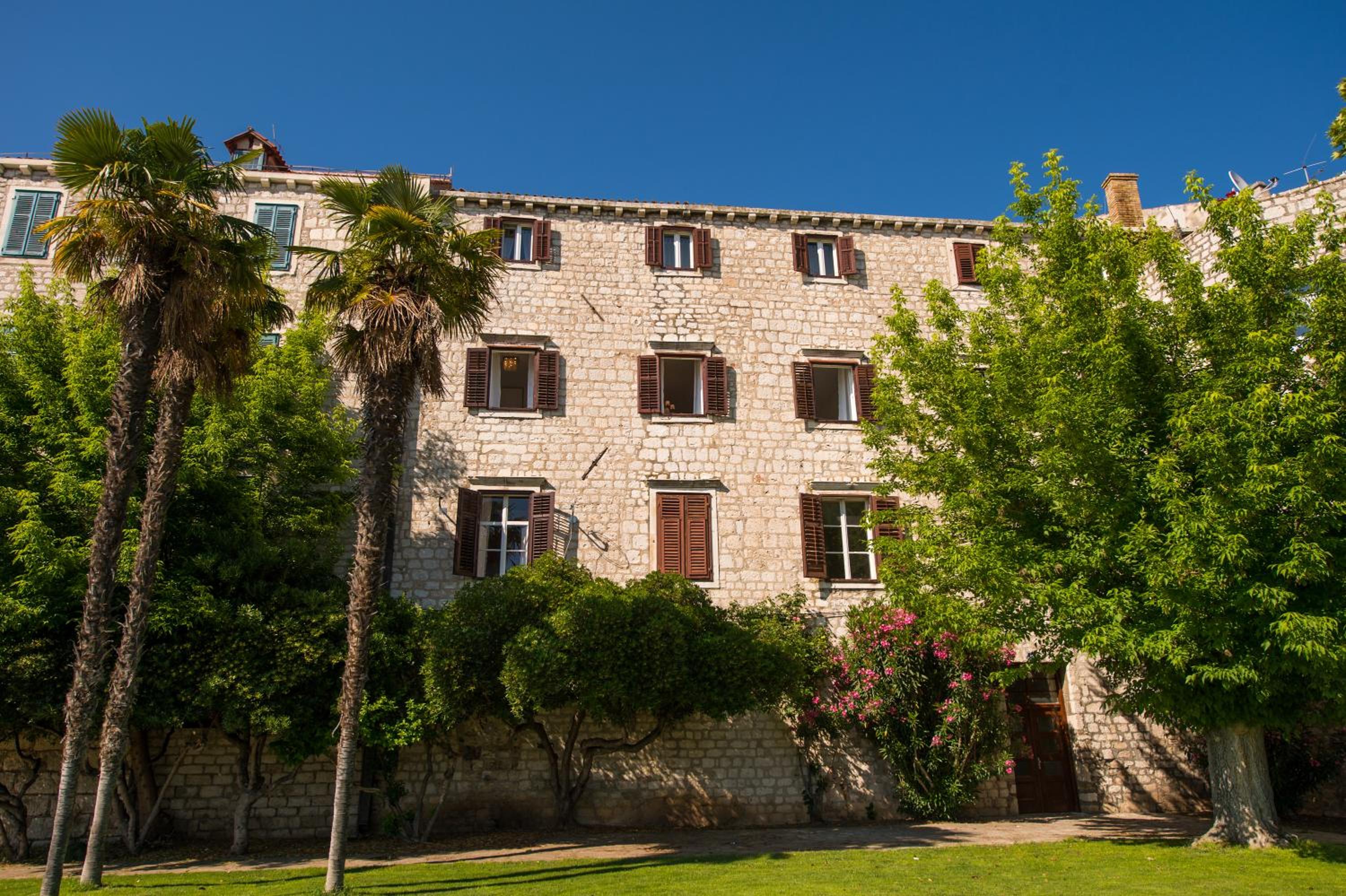 Hotel The Duke's Palace - Image 1