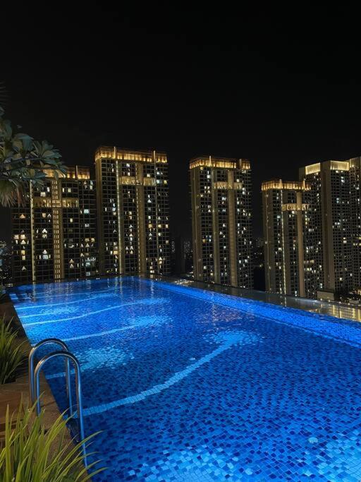 Pavilion Bukit Jalil Revo Aurora Walk to Mall & Near Axiata Arena by D'Summer 28A