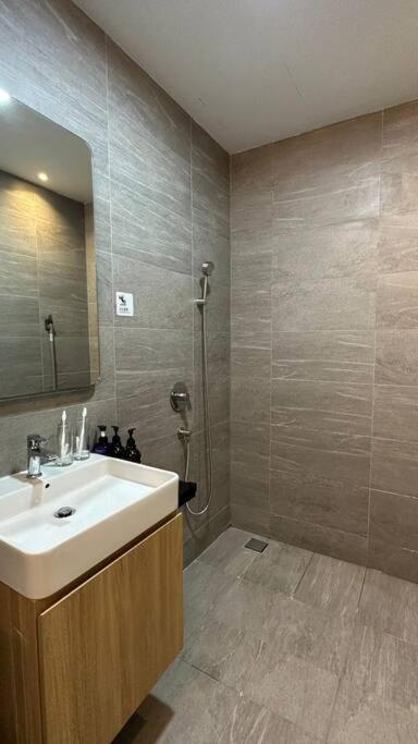 Pavilion Bukit Jalil Revo Aurora Walk to Mall & Near Axiata Arena by D'Summer 28A