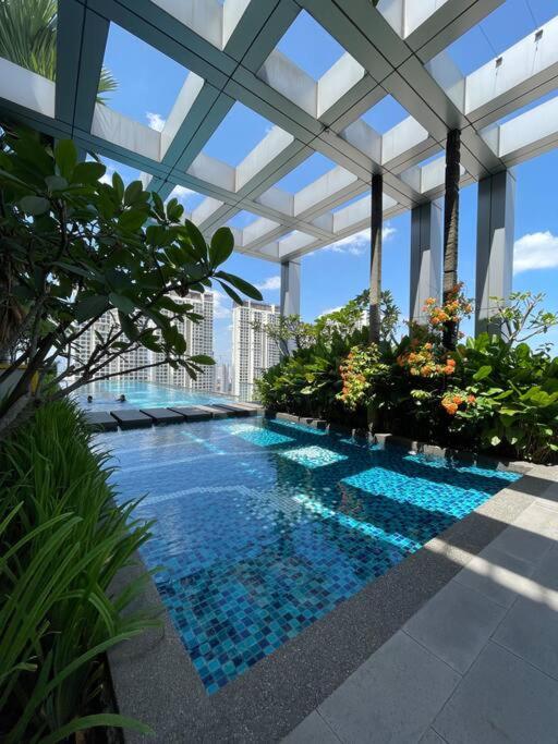 Pavilion Bukit Jalil Revo Aurora Walk to Mall & Near Axiata Arena by D'Summer 28A