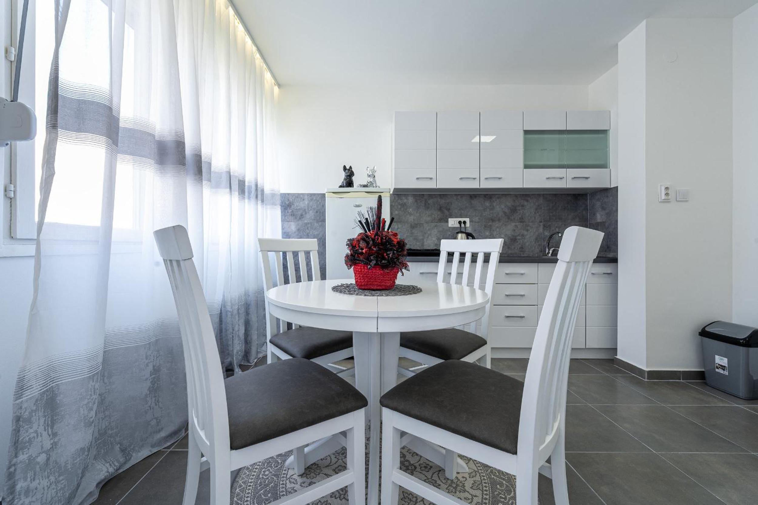 Clock Tower Lux Apartment