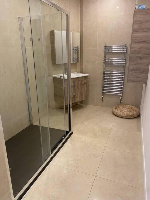 Beautiful garden apartment with private patio and garden view
