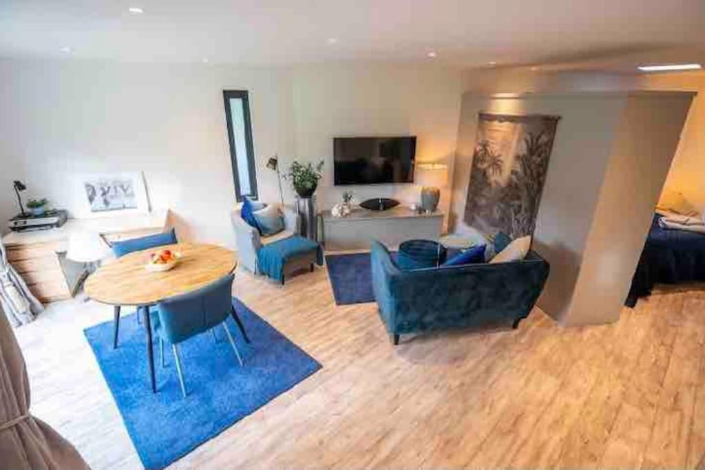 Beautiful garden apartment with private patio and garden view