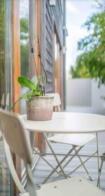 Beautiful garden apartment with private patio and garden view