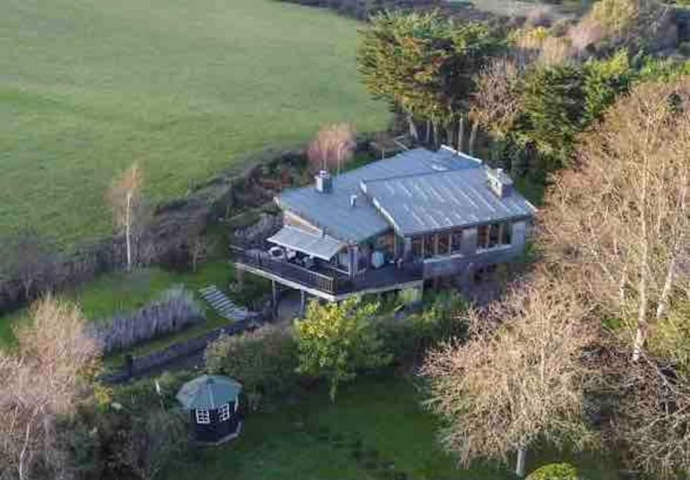 Beautiful garden apartment with private patio and garden view
