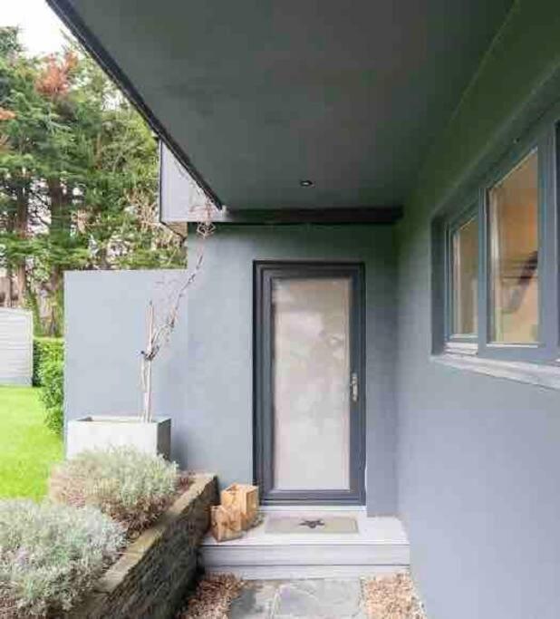 Beautiful garden apartment with private patio and garden view