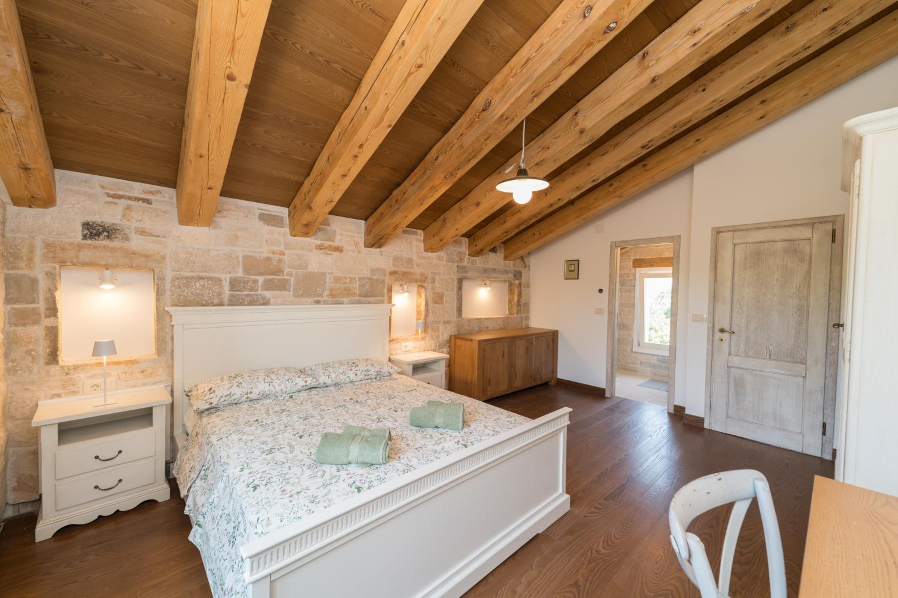 Villa Krug with 3 br and a pool immersed in nature near Buje