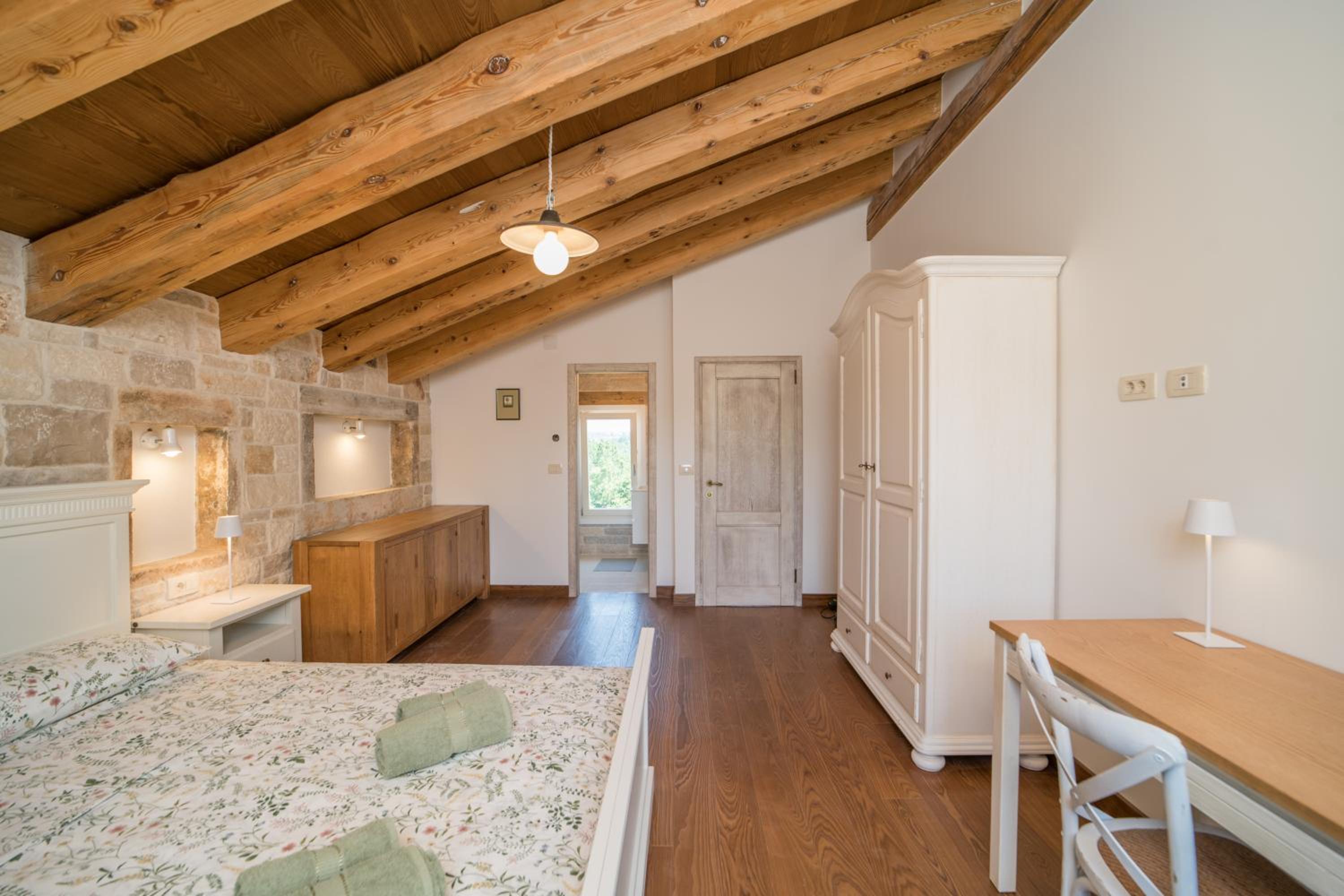 Villa Krug with 3 br and a pool immersed in nature near Buje