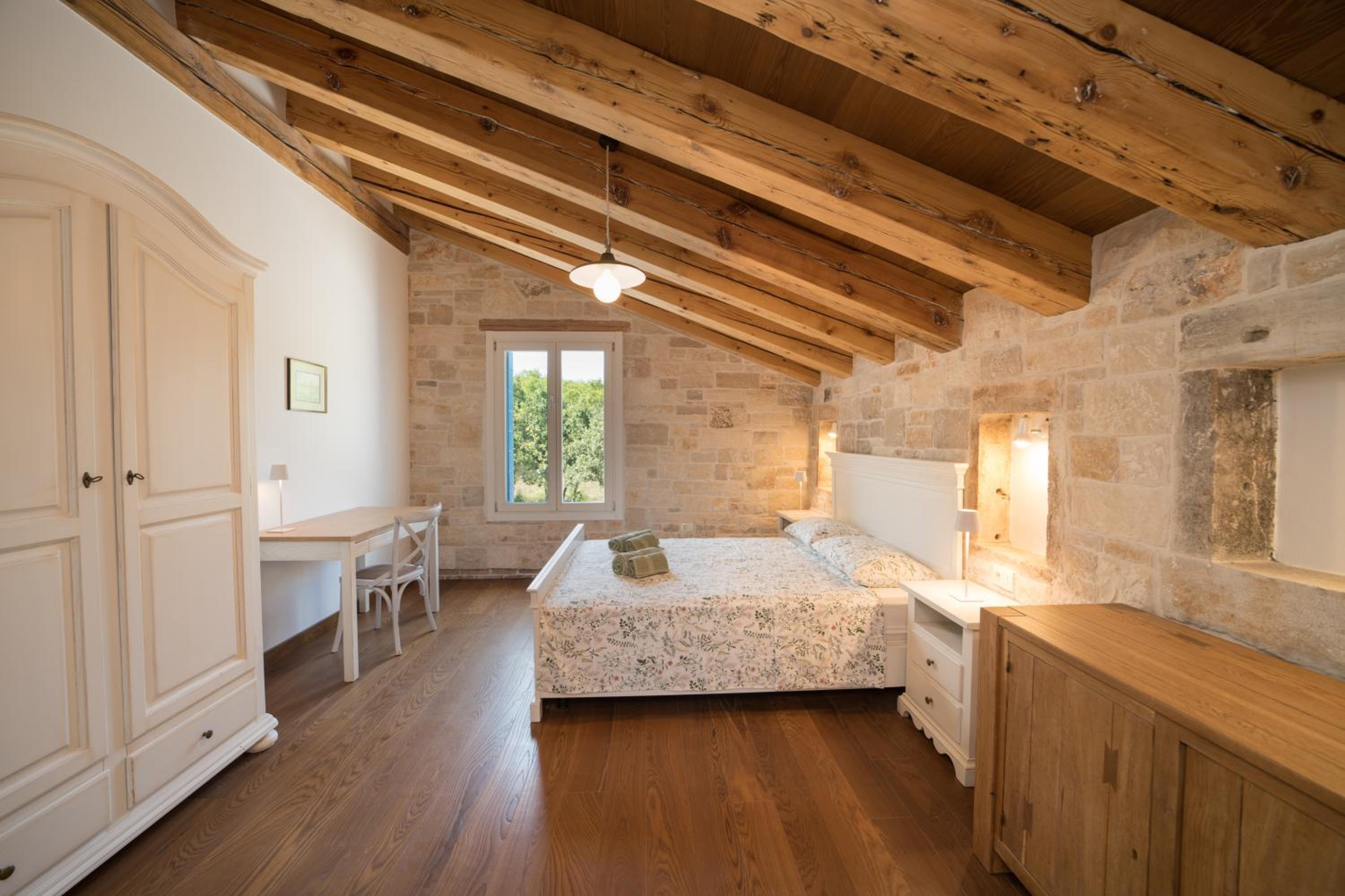 Villa Krug with 3 br and a pool immersed in nature near Buje