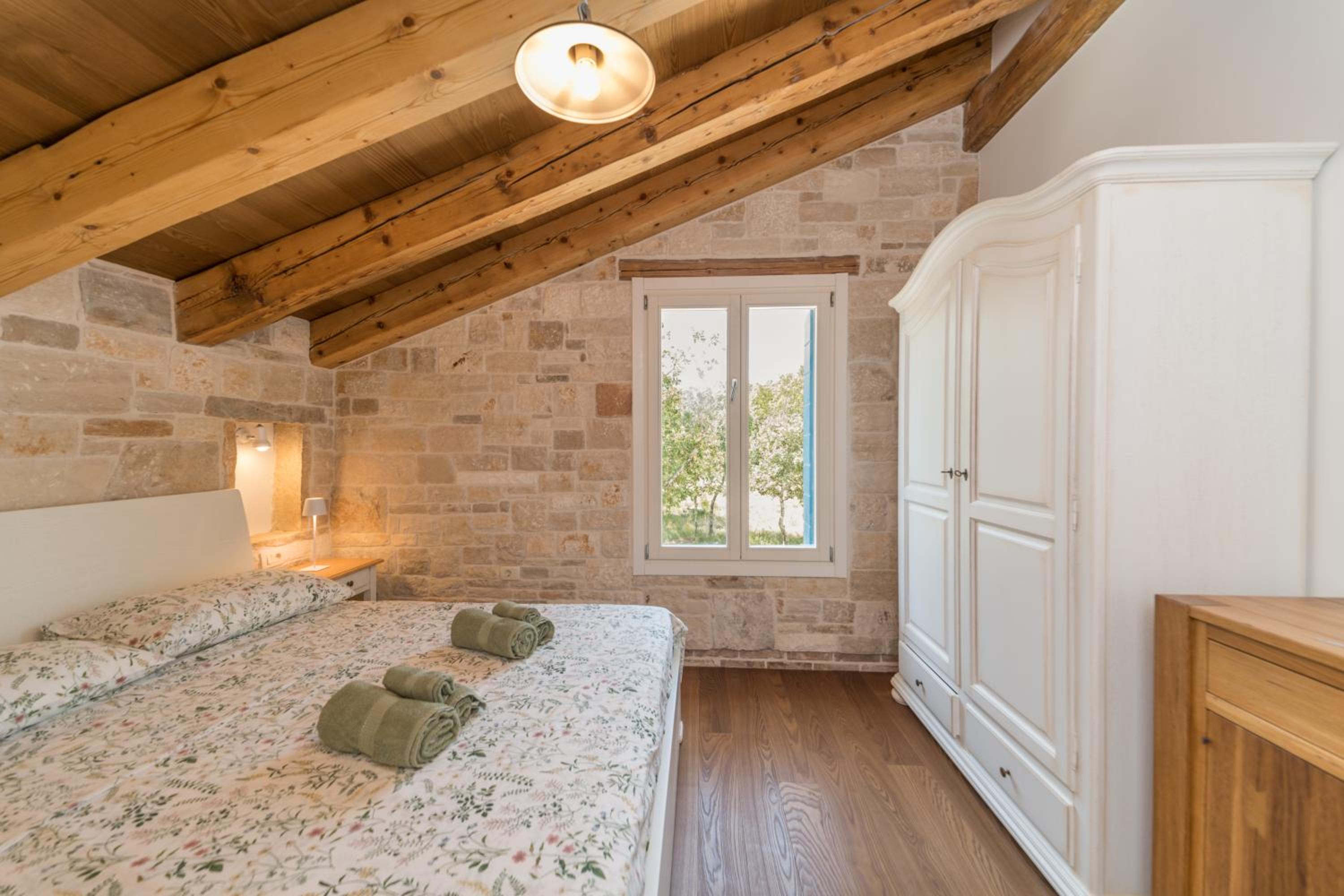 Villa Krug with 3 br and a pool immersed in nature near Buje