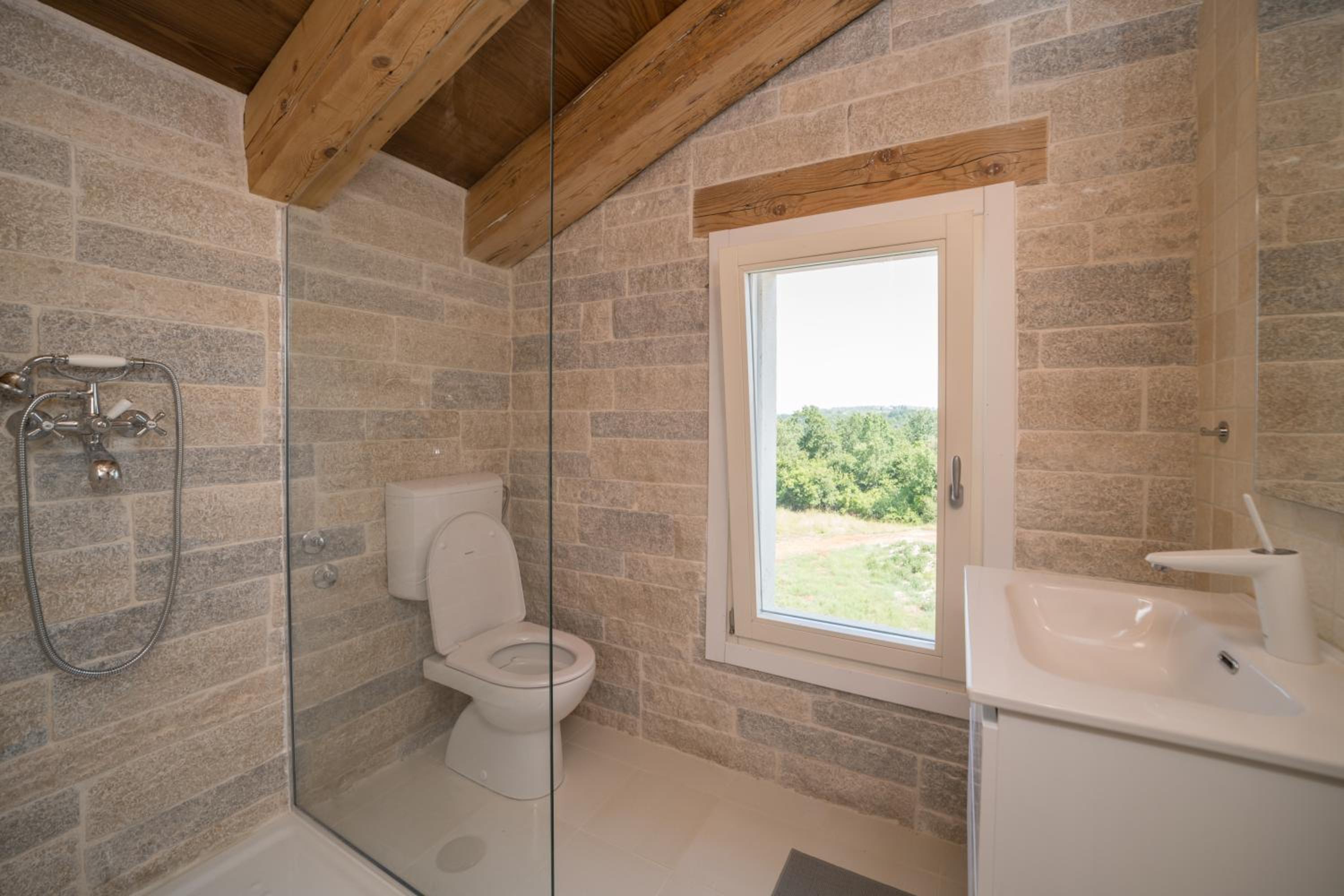 Villa Krug with 3 br and a pool immersed in nature near Buje