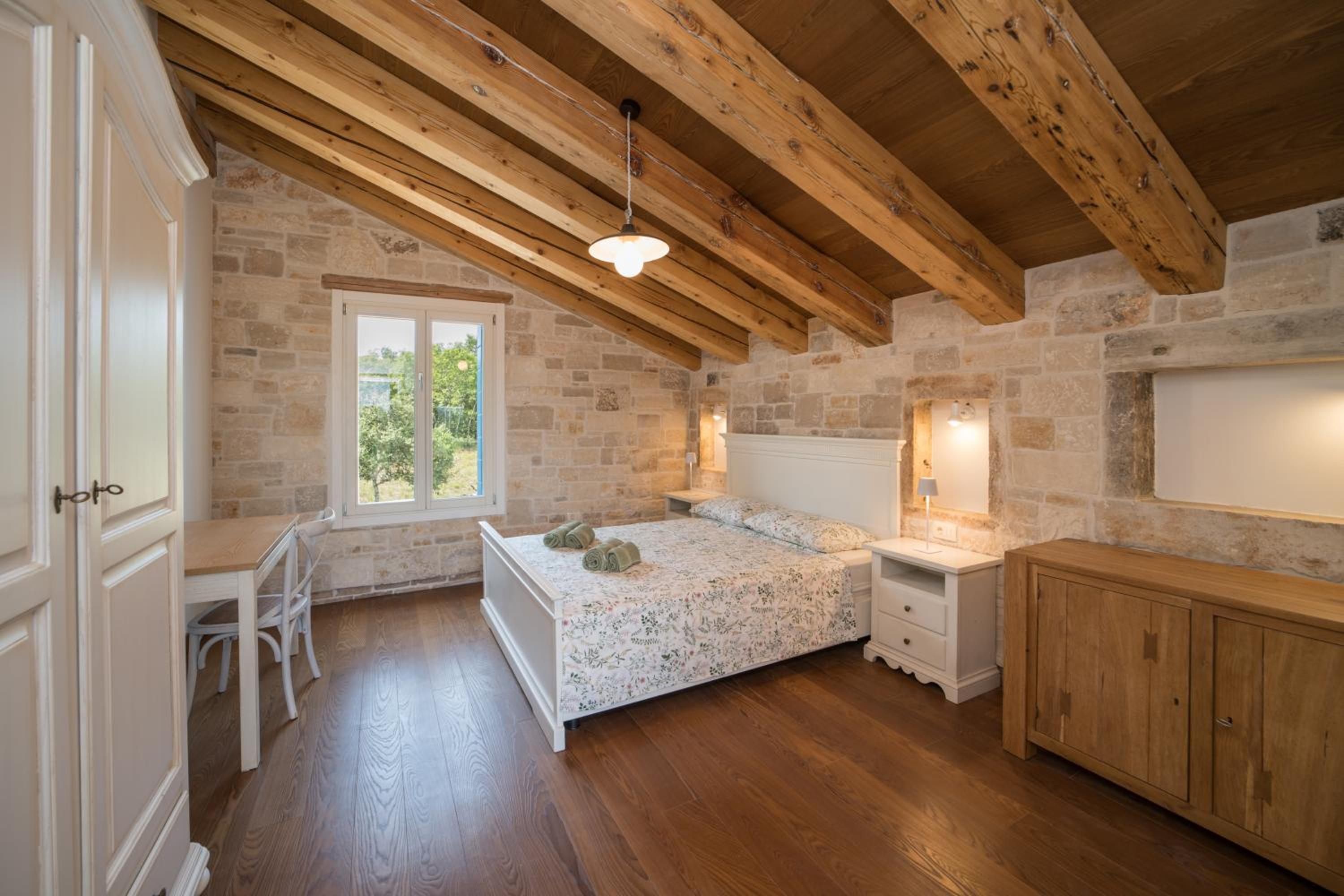 Villa Krug with 3 br and a pool immersed in nature near Buje