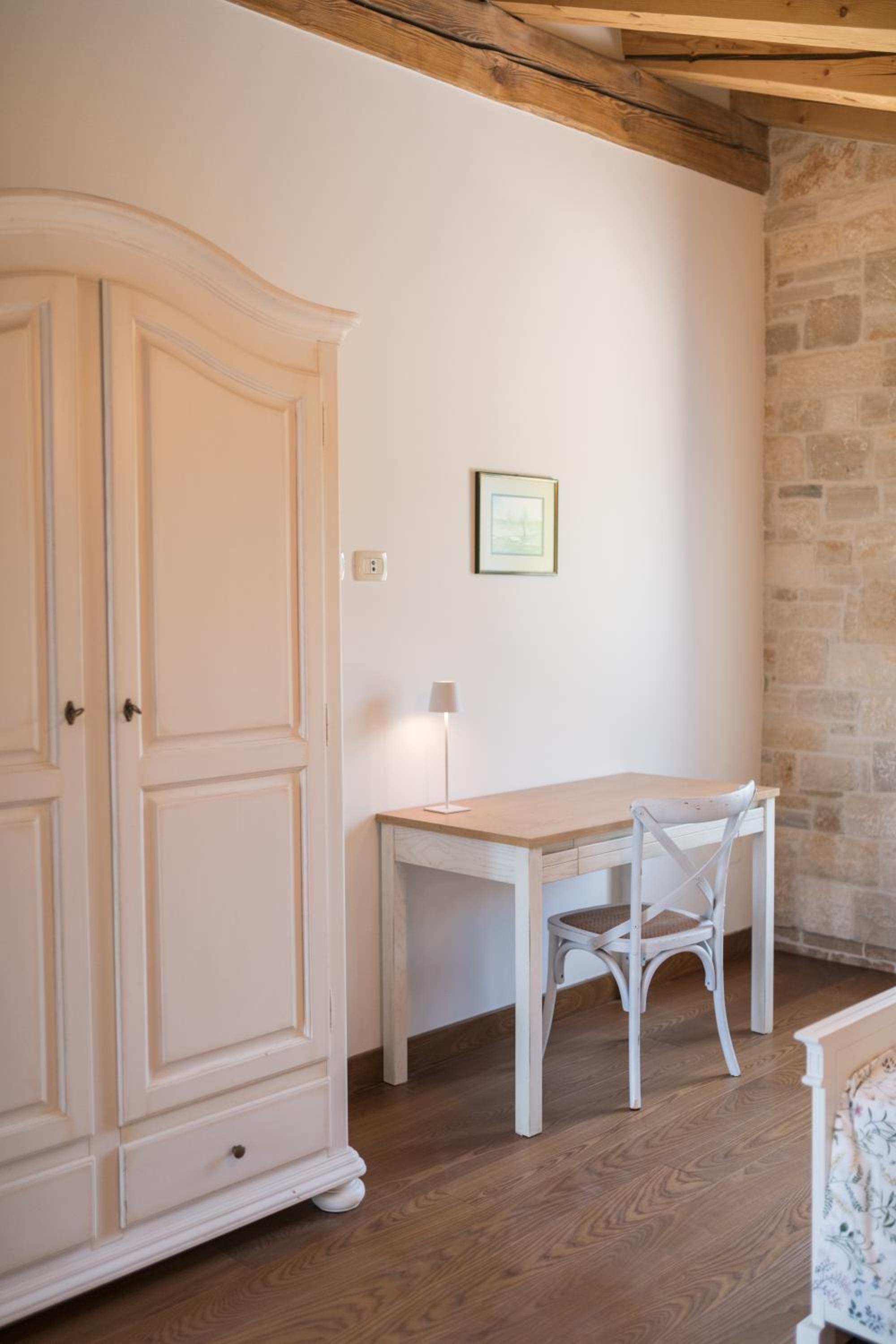 Villa Krug with 3 br and a pool immersed in nature near Buje