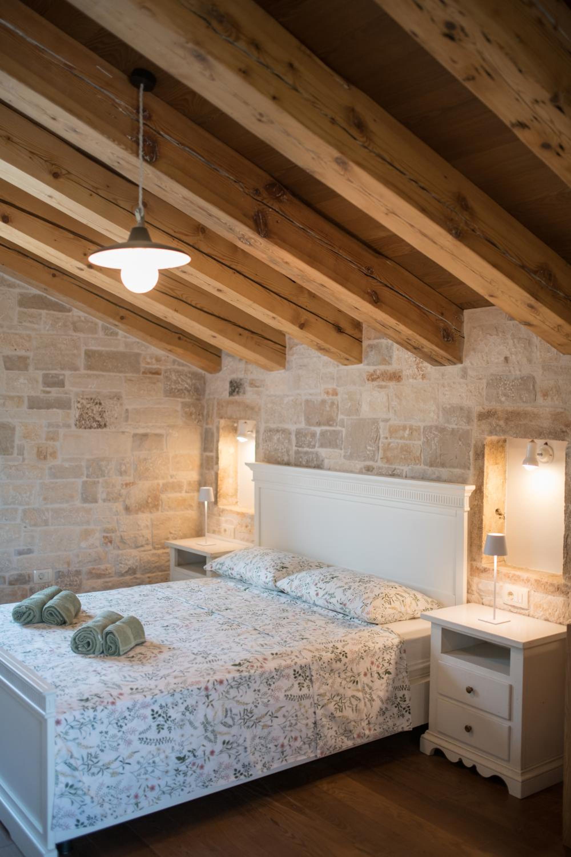 Villa Krug with 3 br and a pool immersed in nature near Buje