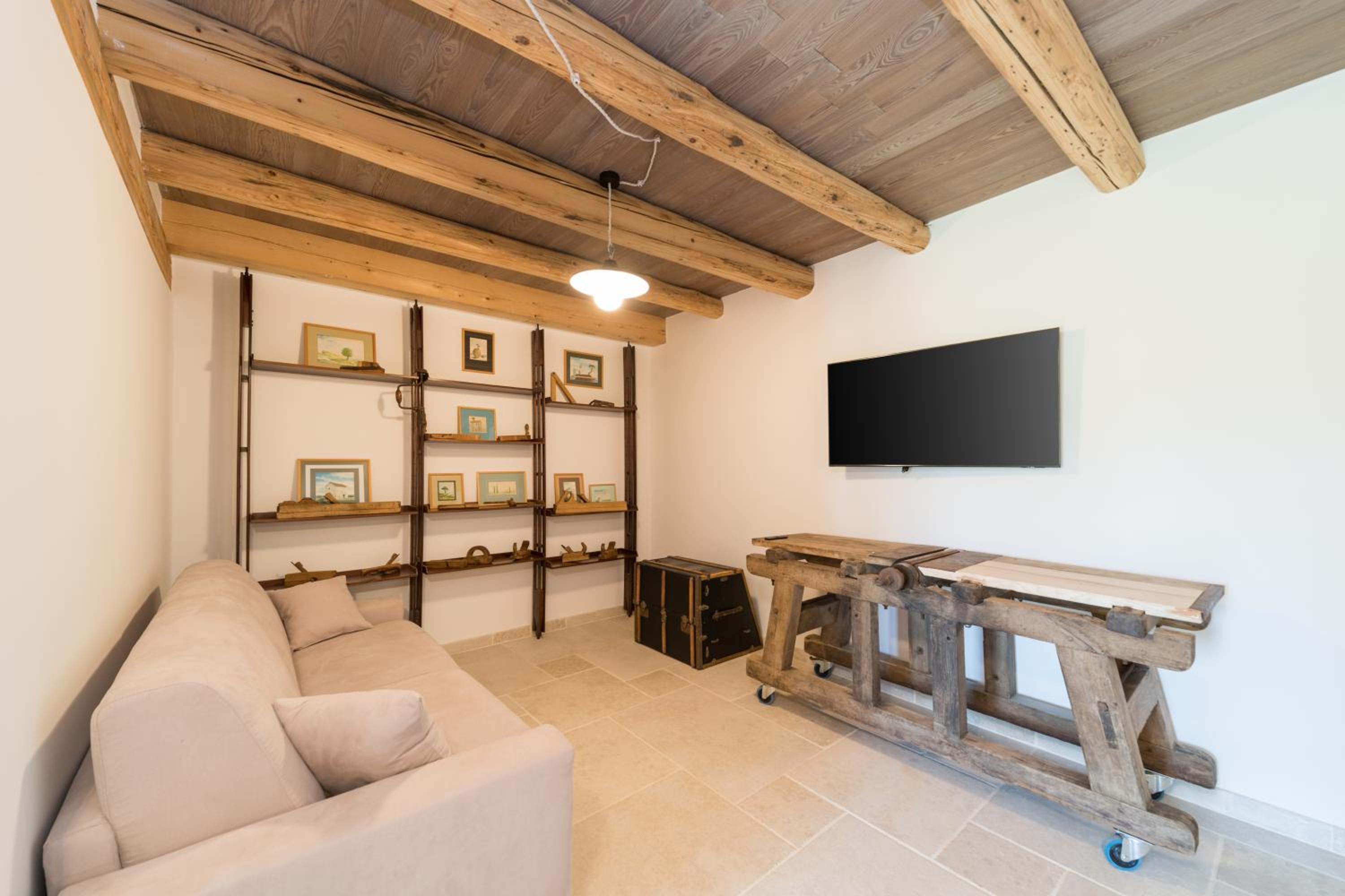 Villa Krug with 3 br and a pool immersed in nature near Buje