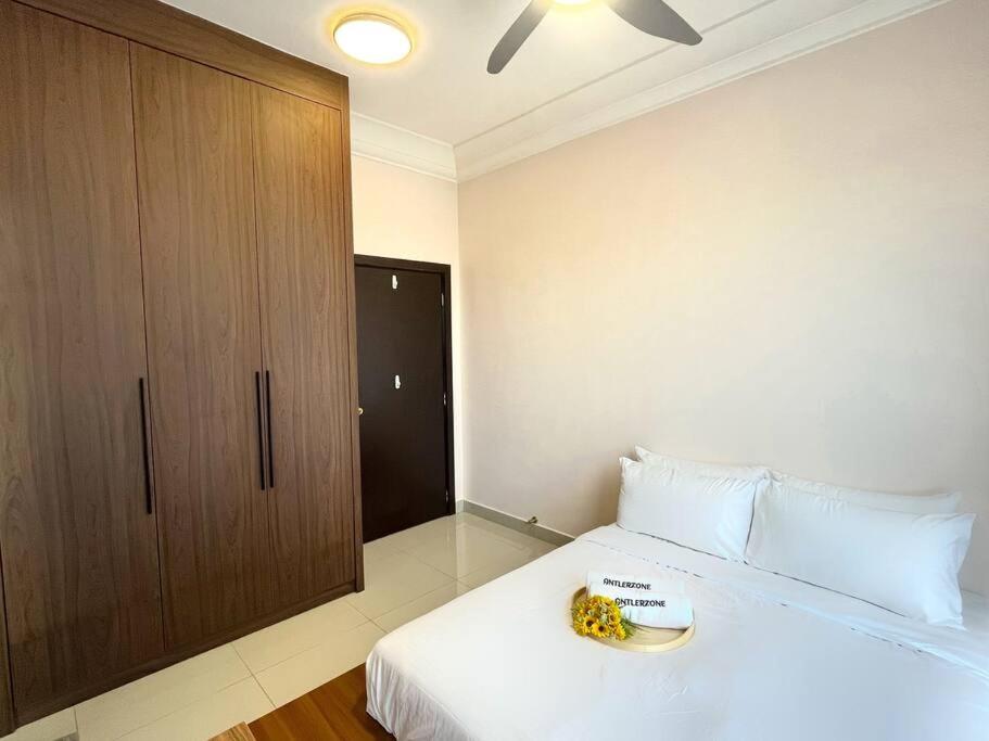 Vsummer, Homely Suite by Antlerzone