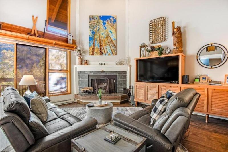 Remodeled And Oversized 2-Bedroom Condo In West Keystone With Mountain Views, Pool, Hot Tub & Shuttle To Slopes! view 2