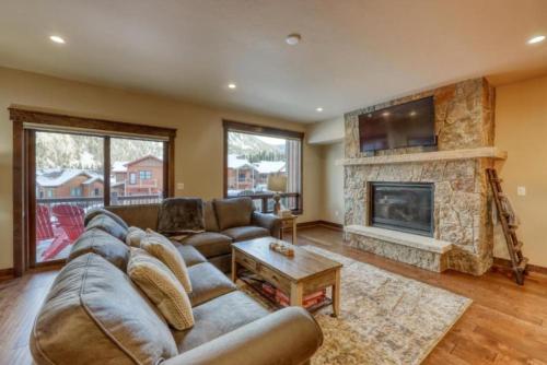 The Alders Townhomes In East Keystone - Luxury 3 Bedroom Den