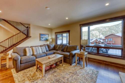 The Alders Townhomes In East Keystone - Luxury 3 Bedroom Den