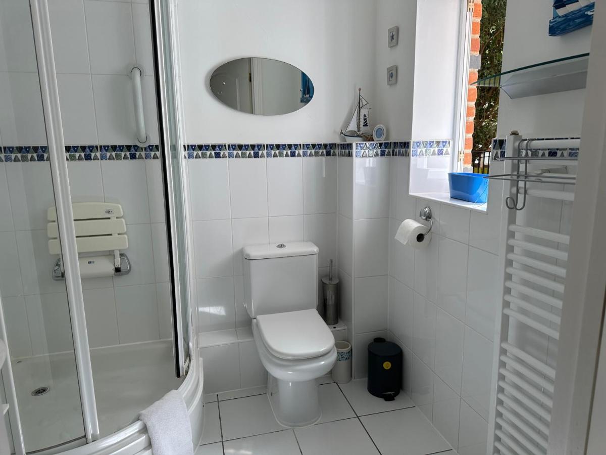 Basingstoke Vacations - The Garden Suite - Property Image 9