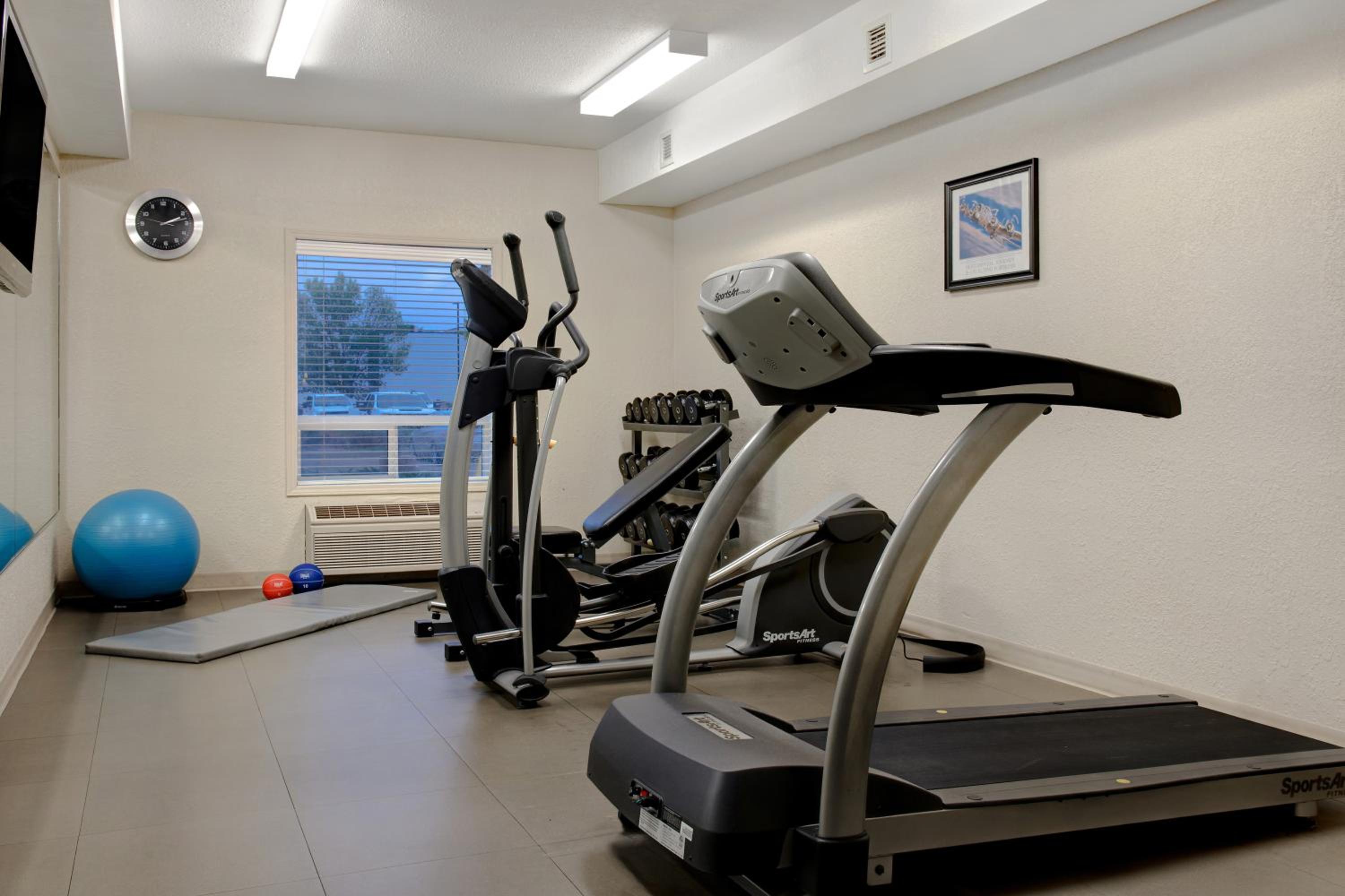 Medicine Hat Vacations - Days Inn by Wyndham Medicine Hat - Property Image 1