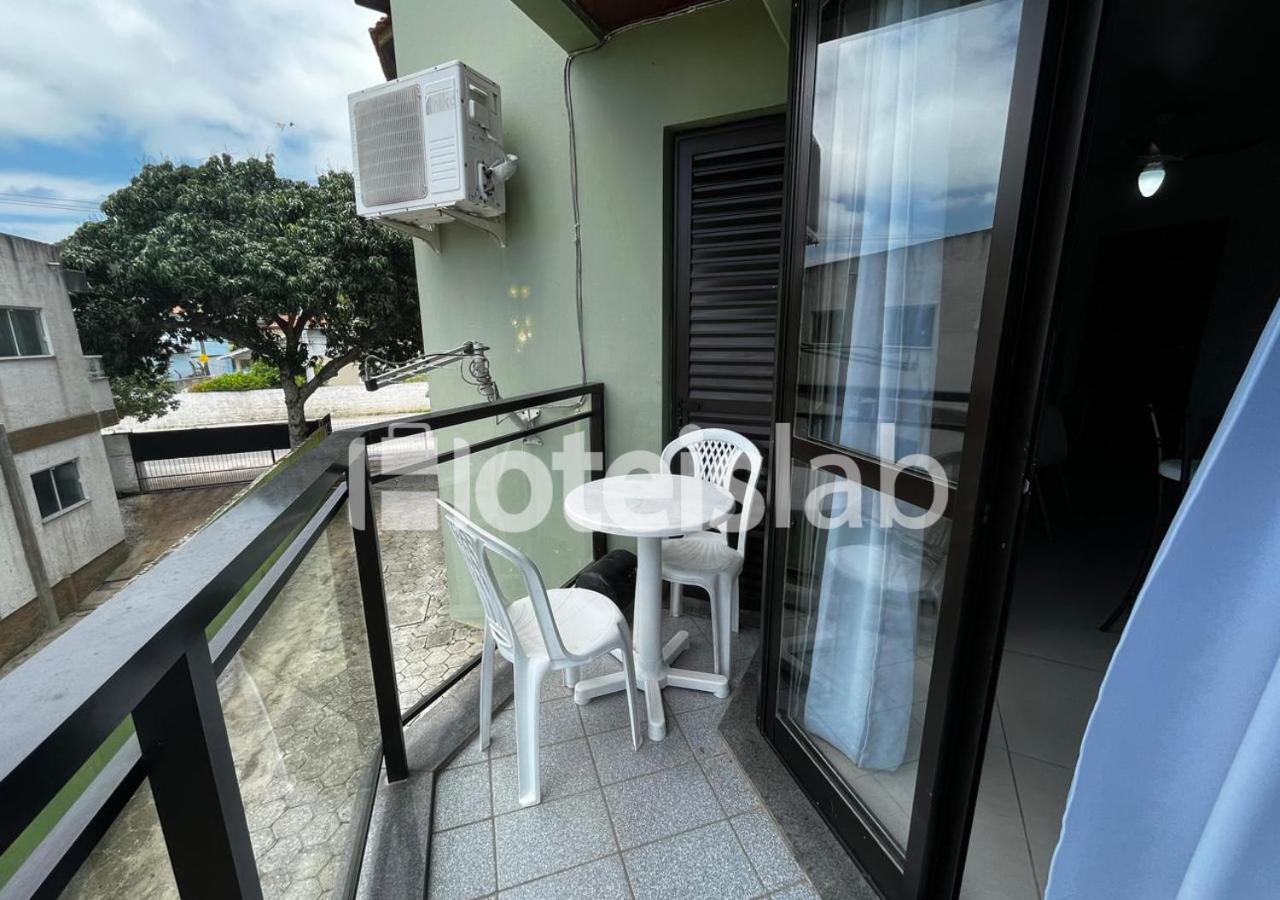 Lindo apê de 1 quarto em condomínio frente para o mar (C186)