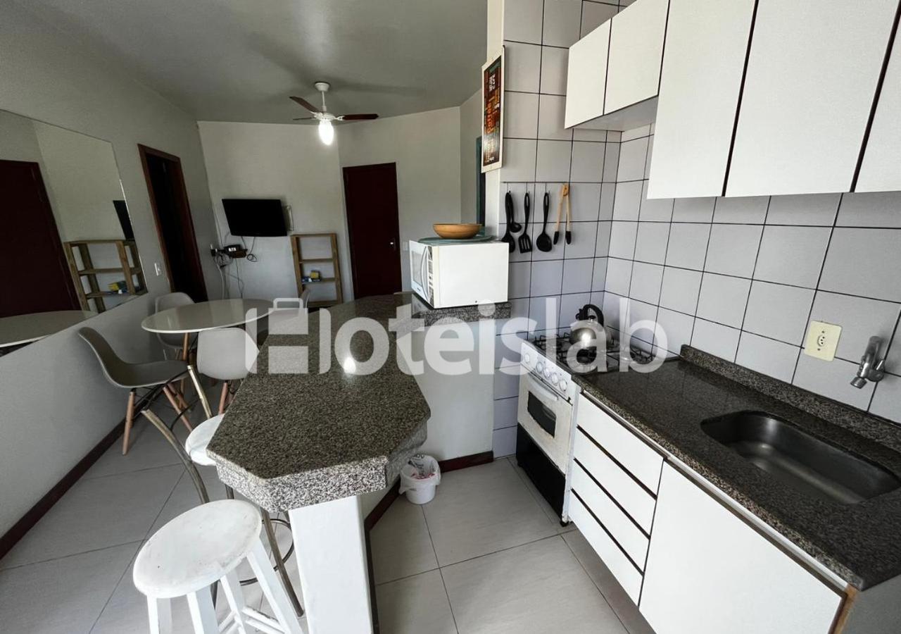 Lindo apê de 1 quarto em condomínio frente para o mar (C186)