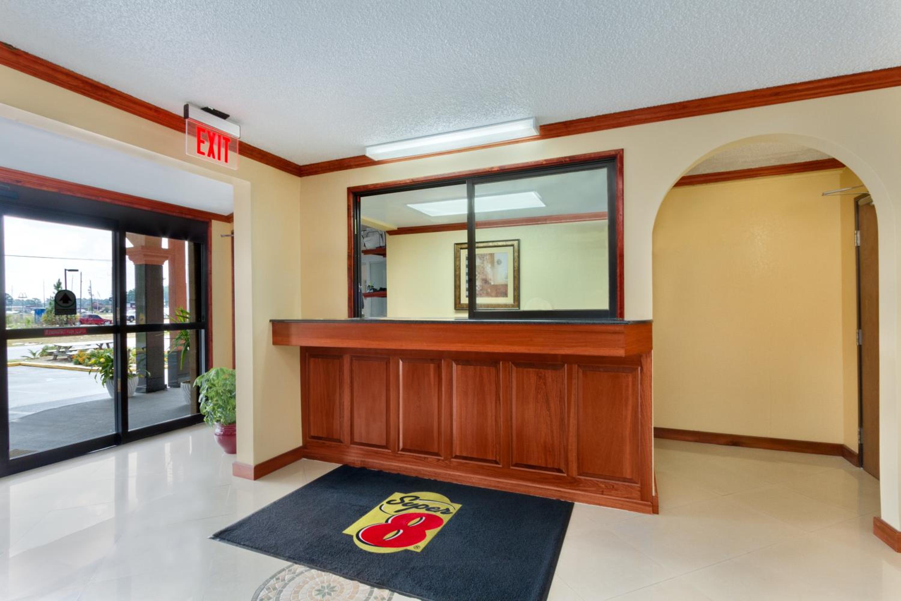 Waycross Vacations - Super 8 by Wyndham Waycross GA - Property Image 8