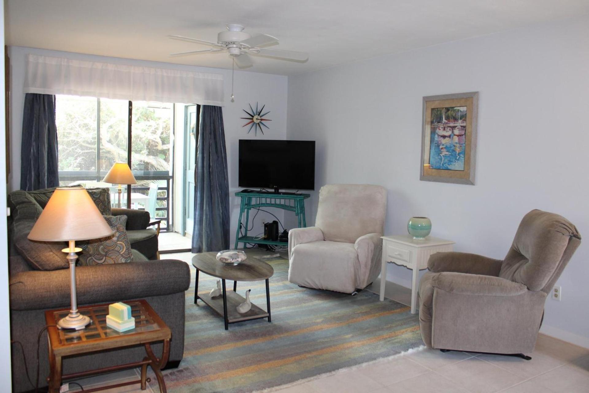 Sea Woods Large 1 Bedroom Condo And A Whole Lot Of Amenities! view 2