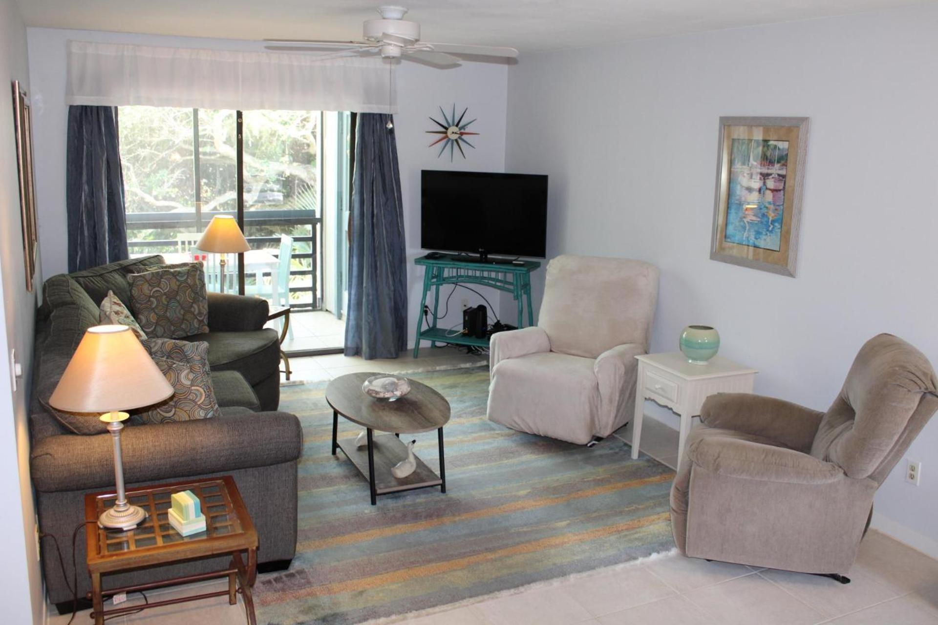 Sea Woods Large 1 Bedroom Condo And A Whole Lot Of Amenities! view 3