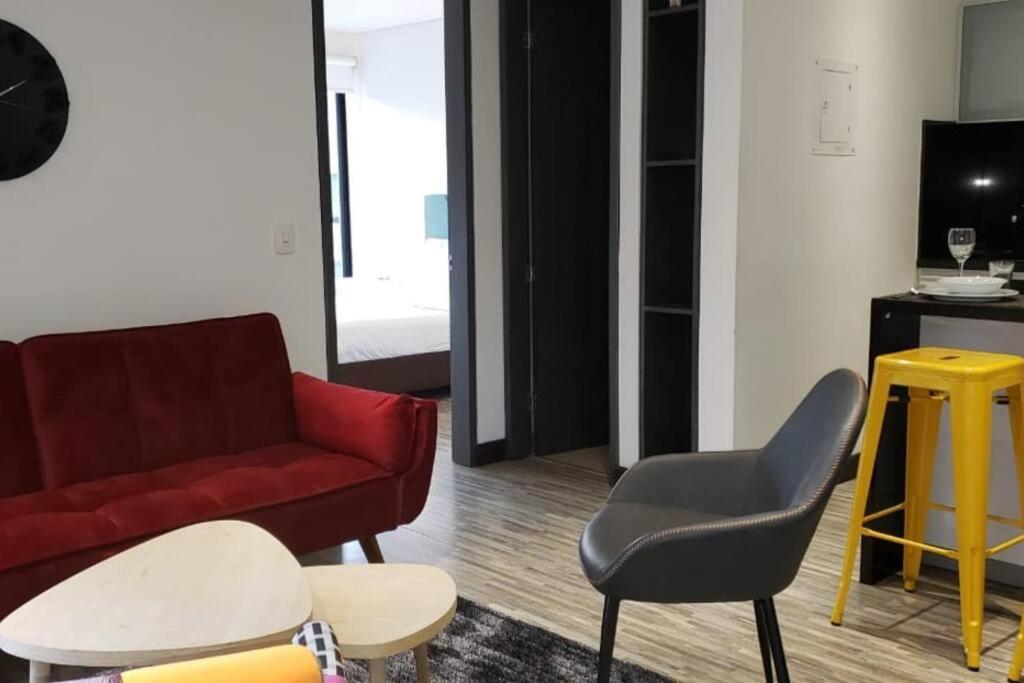 405 ESPECTACULAR APARTAMENTO EN EL BARRIO CHICO NORTE