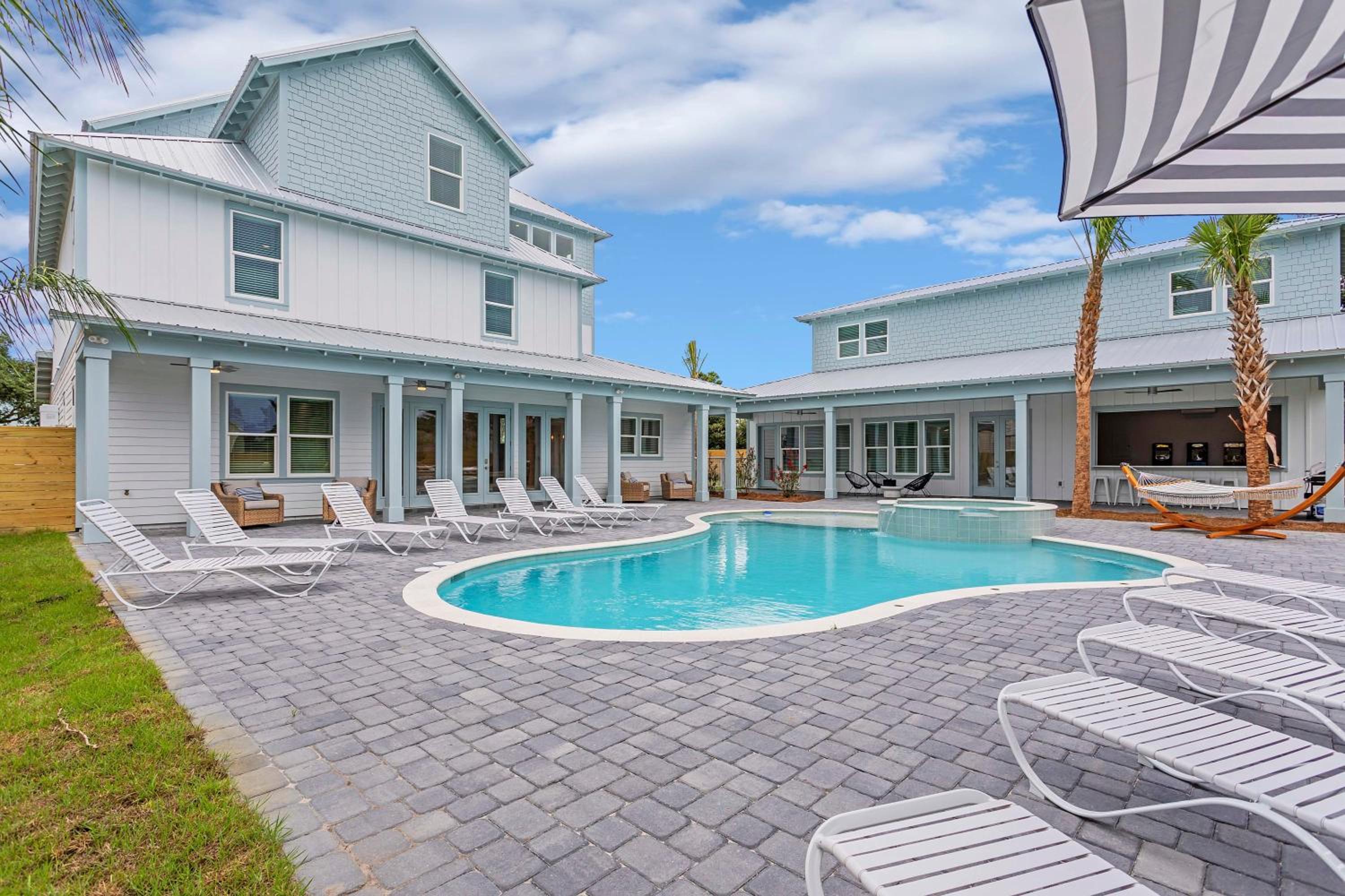 Luxury home w Pool Spa Golf Cart 3 Min to Beach view 5