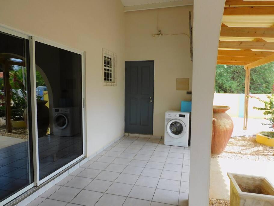 Caribbean Vibes / 2 bedroom house with big terrace