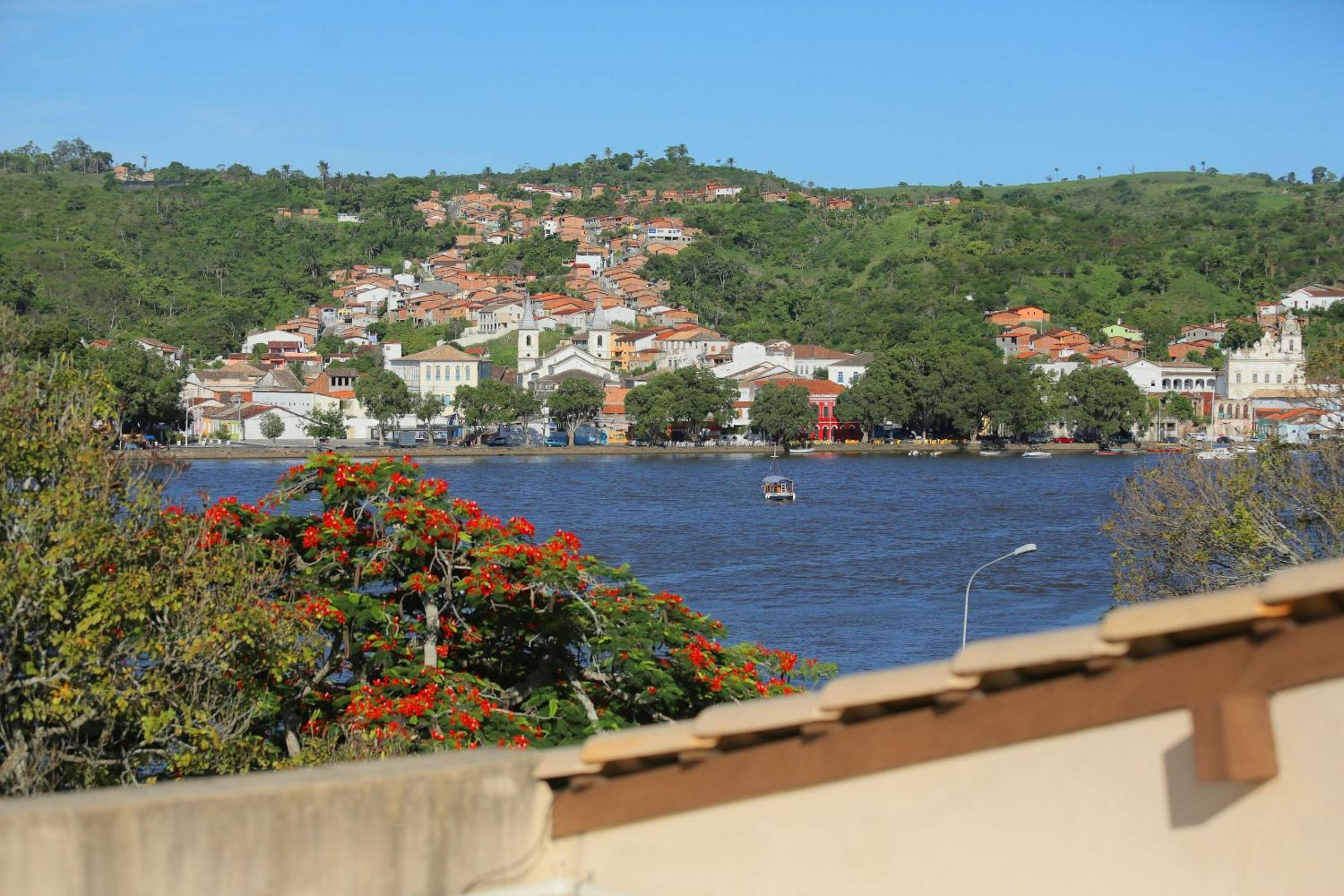 Conforto e bom gosto no Recôncavo da Bahia.