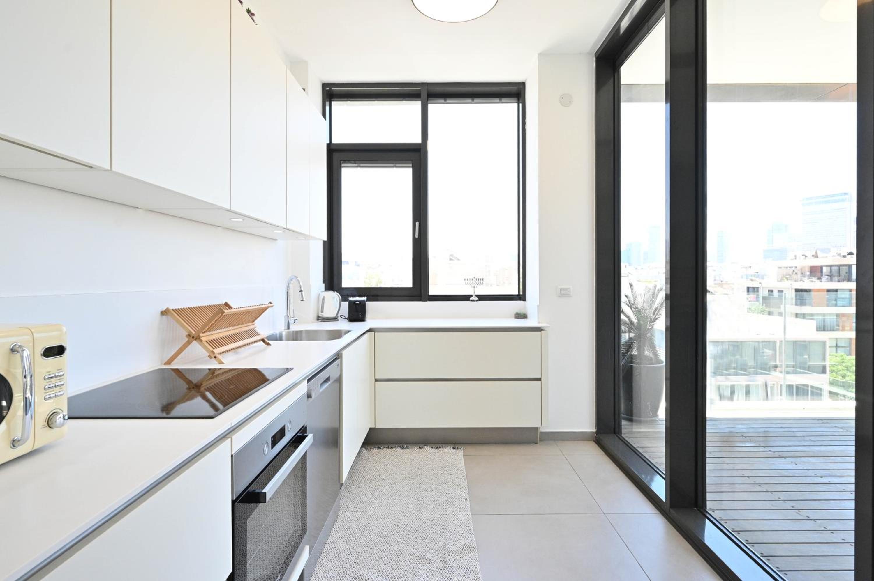 Beauty 1BR in front of the beach by HolyGuest view 3