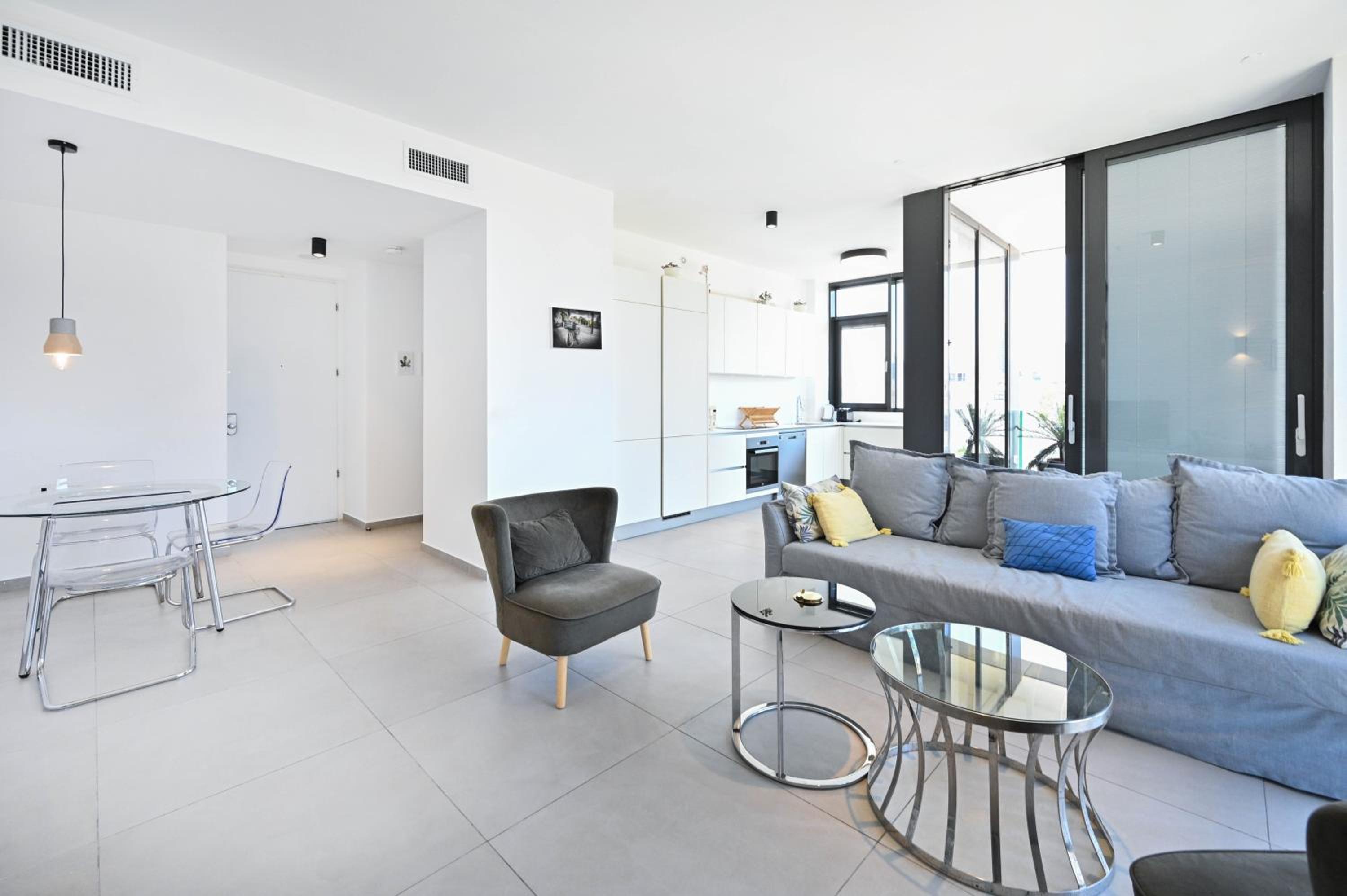 Beauty 1BR in front of the beach by HolyGuest view 4