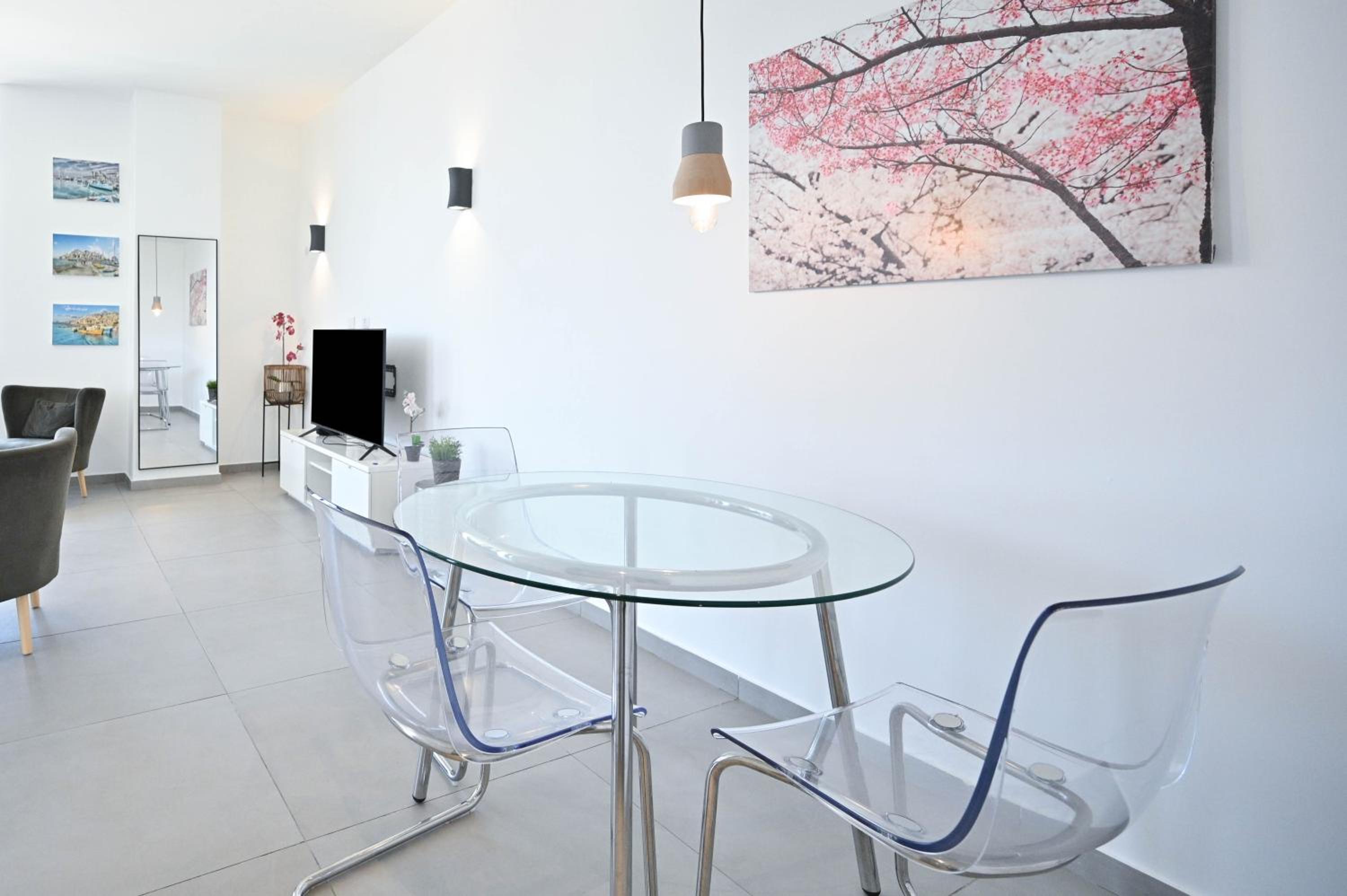 Beauty 1BR in front of the beach by HolyGuest view 5