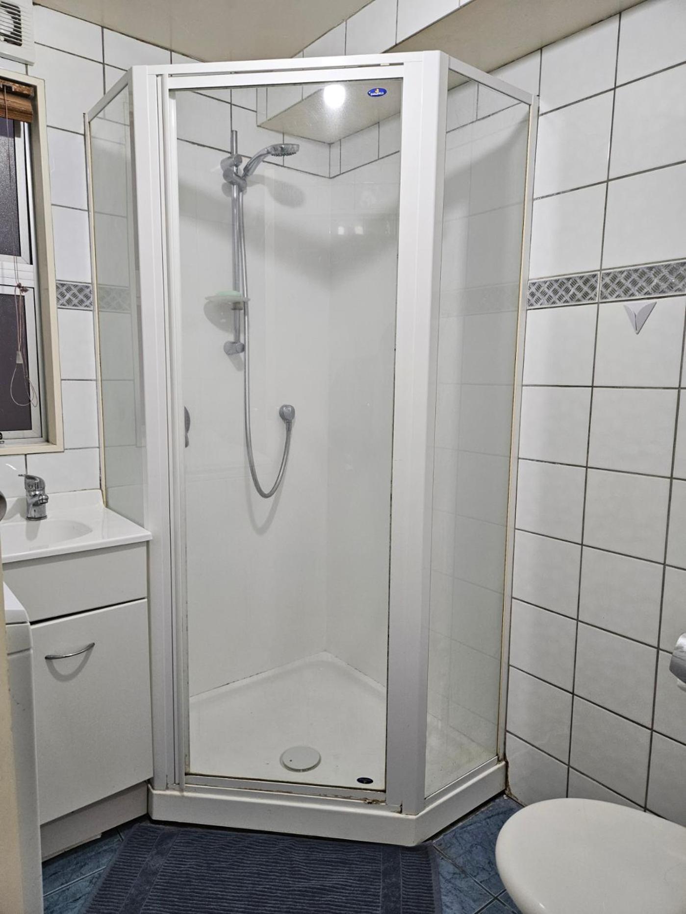 Wellington Vacations - 4 Bedrooms, VERY Central Townhouse! - Property Image 6