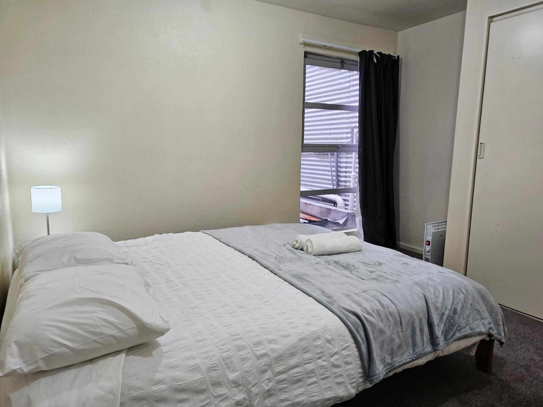 Wellington Vacations - 4 Bedrooms, VERY Central Townhouse! - Property Image 4