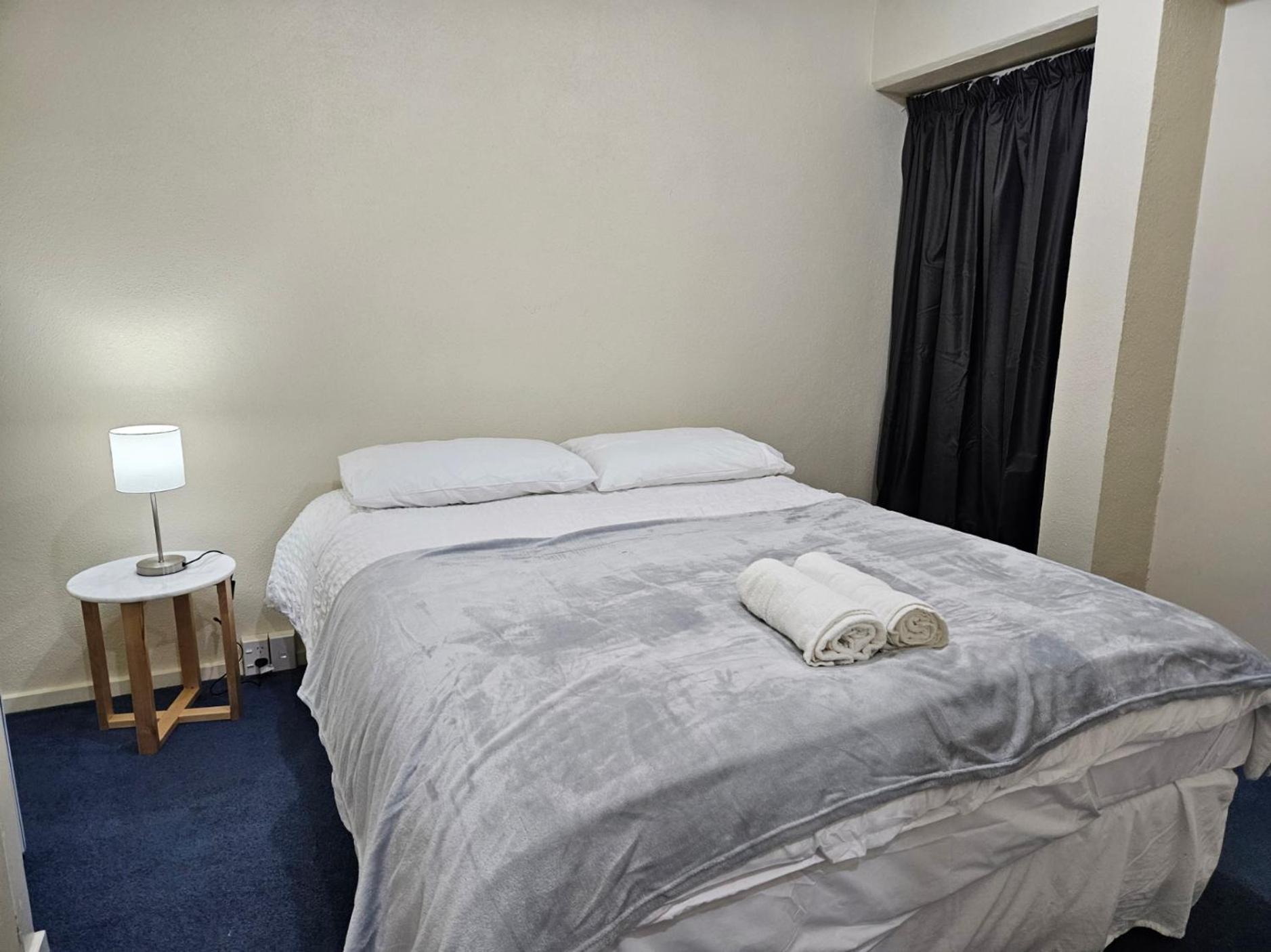 Wellington Vacations - 4 Bedrooms, VERY Central Townhouse! - Property Image 5