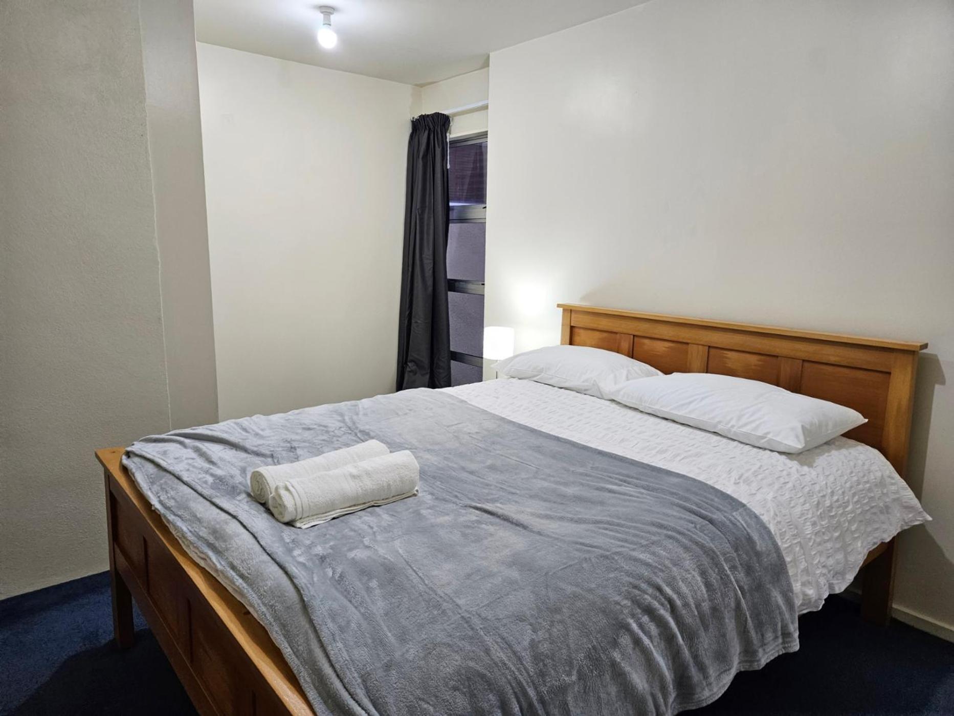 Wellington Vacations - 4 Bedrooms, VERY Central Townhouse! - Property Image 8