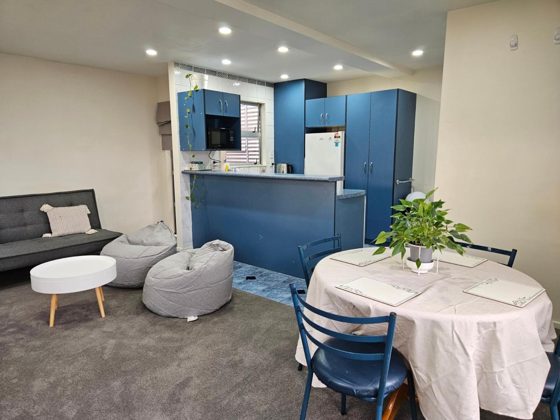 Wellington Vacations - 4 Bedrooms, VERY Central Townhouse! - Property Image 10