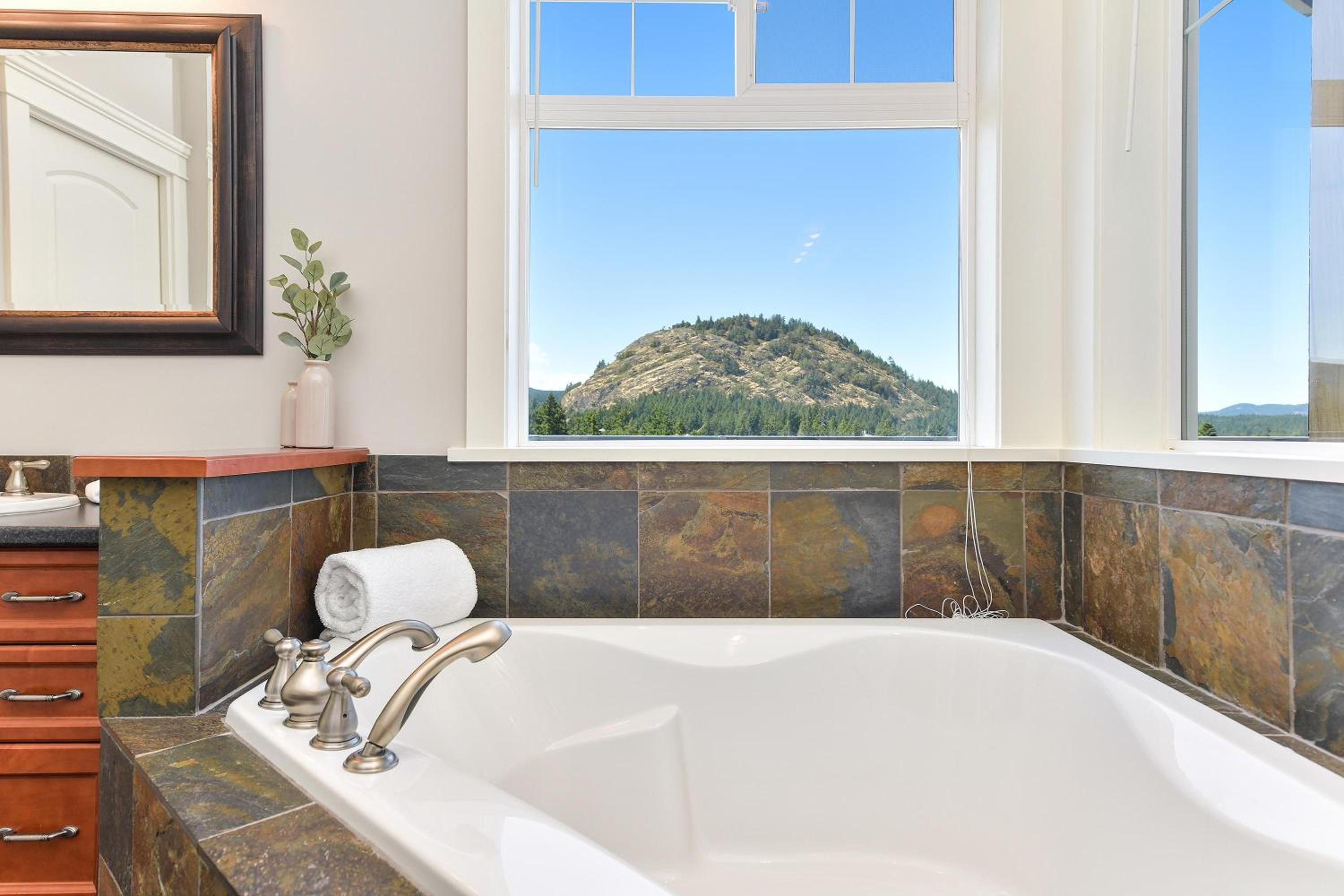 Mount Finlayson View Villa by EMR Vacation Rentals